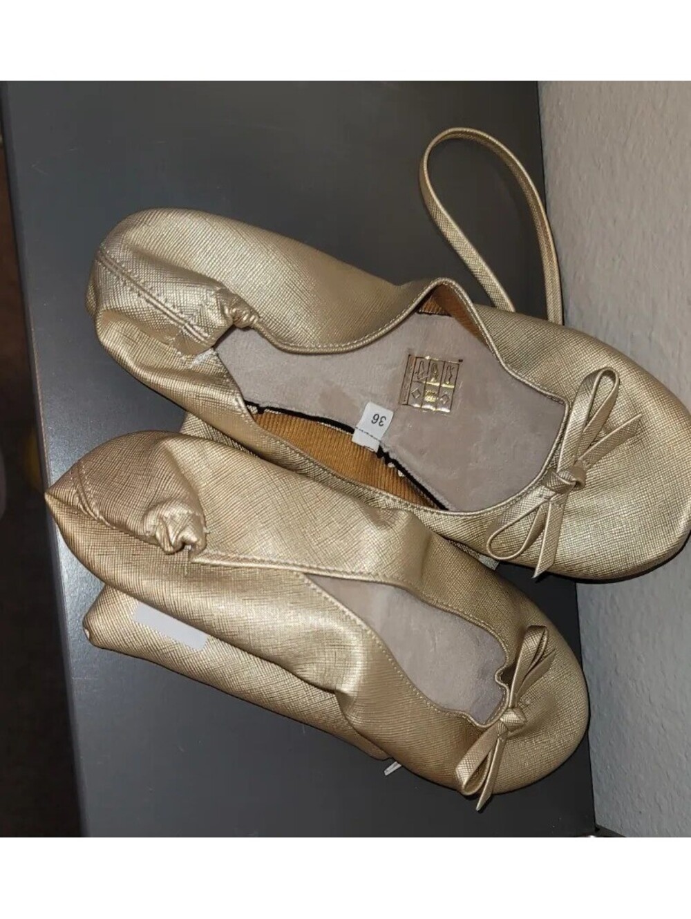 GOLD METALLIC FOLDABLE BALLET FLATS WITH WRISTLET POUCH - SIZE 36 -US 6 - NWOT
